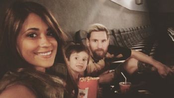 Lionel Messi y su familia, en el cine. Lionel Messi y su familia, en el cine.