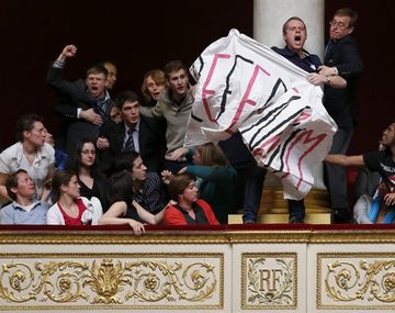 Francia sancionó y convirtió en ley el matrimonio igualitario