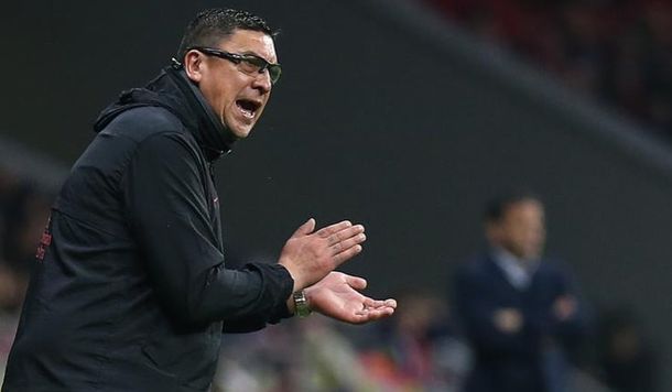 El “Mono” Burgos como ayudante de campo de Diego Simeone en el Atlético Madrid