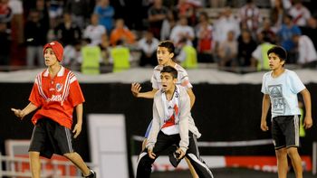 incidentes en el monumental tras la eliminacion incidentes en el monumental tras la eliminacion