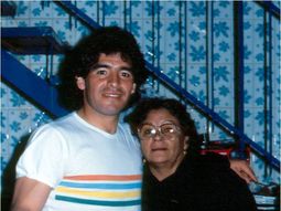 maradona recordo a dona tota en el dia de su cumpleanos maradona recordo a dona tota en el dia de su cumpleanos