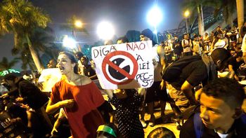 ¿por que crecen cada vez mas las protestas en brasil? ¿por que crecen cada vez mas las protestas en brasil?