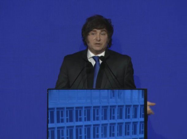 Javier Milei cuestionó duramente a Schiaretti en la Bolsa de Comercio de Córdoba: IVA al 42%