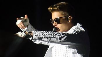 justin bieber fue acusado de atacar a huevazos a su vecino justin bieber fue acusado de atacar a huevazos a su vecino