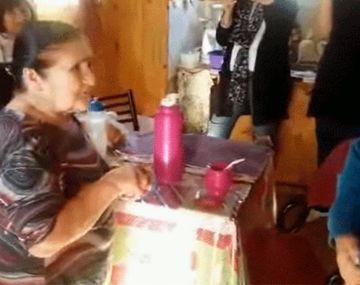 Elsita tiene 81 años y por fin le dieron su primer documento argentino