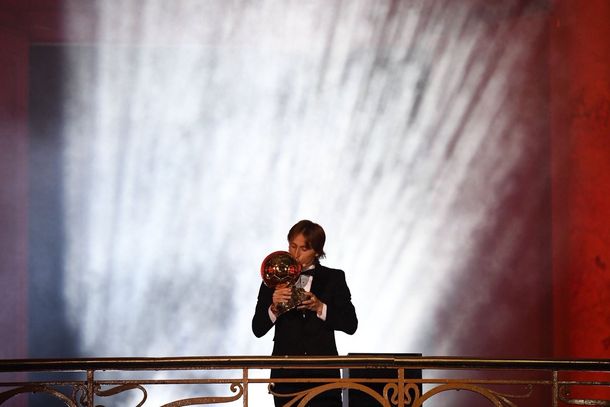Luka Modric con el Balón de Oro