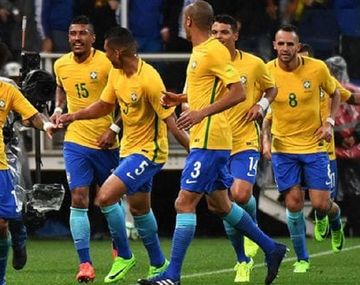 Paulinho ¿confirmó? su llegada al Barcelona en las redes sociales