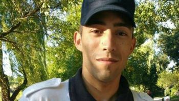 Este es Joel Molina, el joven de 21 años que custodió el auto durante cuatro horas Este es Joel Molina, el joven de 21 años que custodió el auto durante cuatro horas