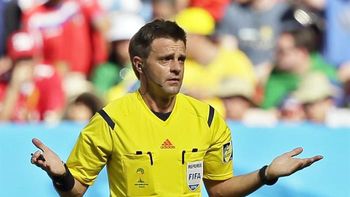 por segunda vez en los mundiales, un arbitro dirige tres veces a un equipo por segunda vez en los mundiales, un arbitro dirige tres veces a un equipo