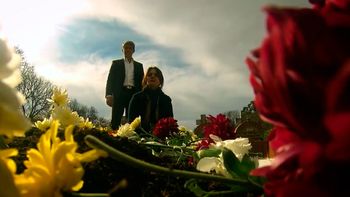 impresionante escena de duplaa y echarri sobre una tumba en la leona impresionante escena de duplaa y echarri sobre una tumba en la leona