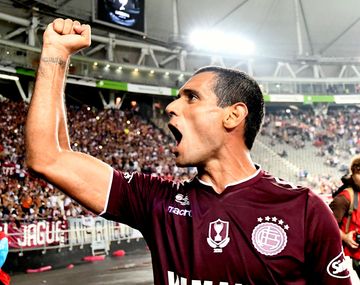 José Sand marcó el tercer gol de Lanús