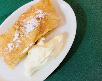 Ubicado en el barrio de Chacarita, este bodegón se destaca por sus postres de gran nivel que causan una explosión de sabor.