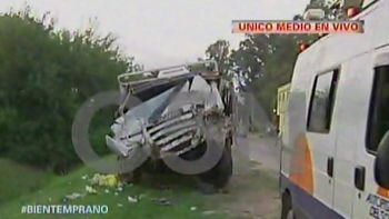 fuerte choque entre un camion y un colectivo deja tres heridos
