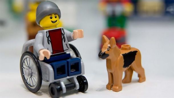 Lego inclusivo: presentó su primera figura con discapacidad