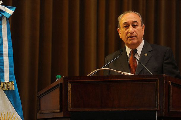 Puricelli anunció aumentos salariales para militares