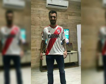 La primera foto de Scocco con la camiseta de River