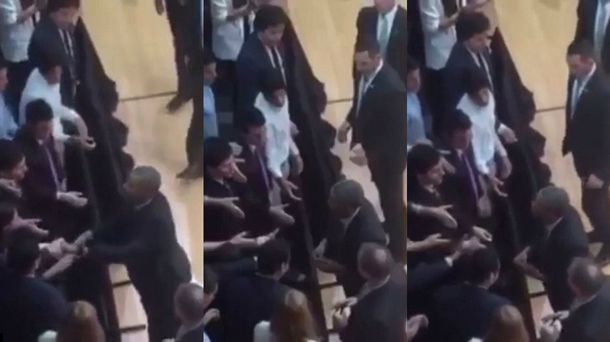El llamativo gesto de Obama que no pasó desapercibido en los medios del mundo