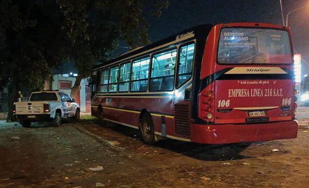 Merlo: pasajero golpeó al chofer de un colectivo y casi provoca una tragedia