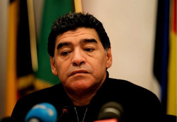Maradona: Infantino es un traidor total