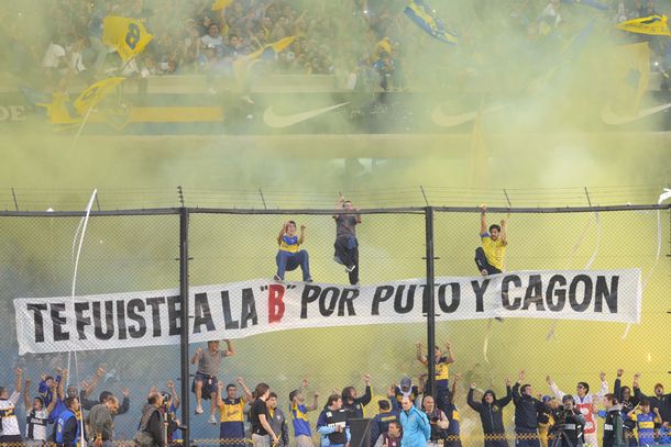 Decime qué se siente, la avioneta que carga a River antes del Superclásico