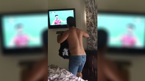 Un argentino explotó de alegría con el penal de Alexis Sánchez