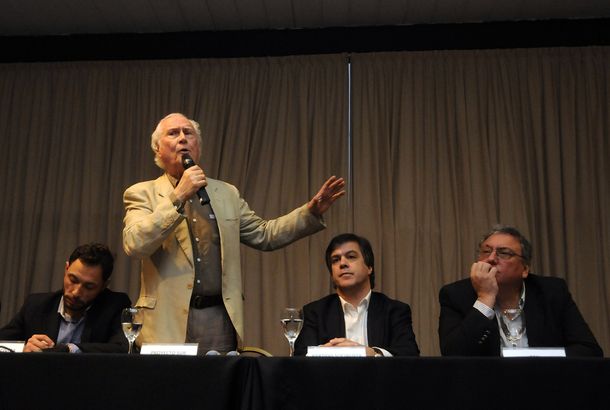 Carrió, Solanas, el socialismo y el GEN arman frente electoral