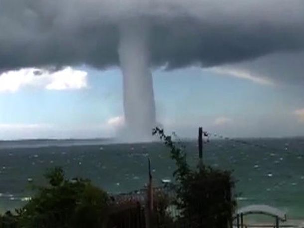 Una increíble tromba marina en la costa de Australia