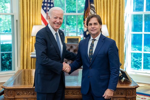 El sorpresivo encuentro entre Joe Biden y Luis Lacalle Pou en el mes de junio.