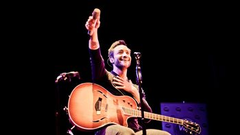 mira todas las fotos de luciano pereyra en su show exclusivo con vale 97.5 mira todas las fotos de luciano pereyra en su show exclusivo con vale 97.5