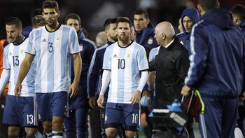 silbido fatal: asi despidio la hinchada argentina a los jugadores silbido fatal: asi despidio la hinchada argentina a los jugadores