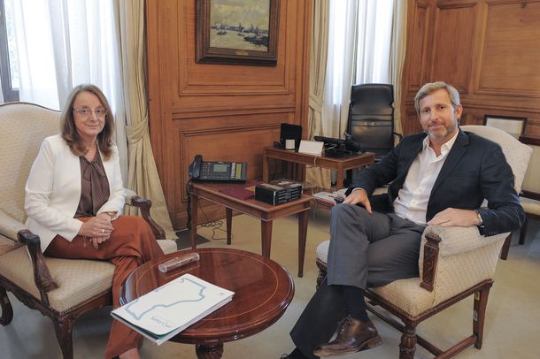 Con Macri en reposo, Frigerio siguió la agenda y recibió a Alicia Kirchner