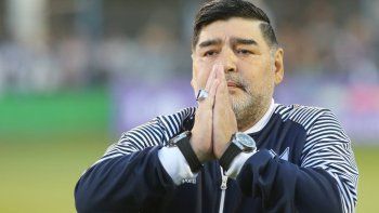 muerte de maradona: el 10 sufria de cirrosis hepatica y tenia un edema en el cerebro