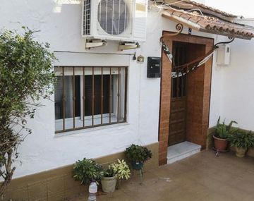 Cuatro nenes convivieron durante varios días con los cadáveres de su madre y su pareja