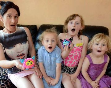 Una madre denuncia que un muñeco que le regaló a sus hijas dice malas palabras