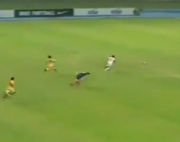 ¡Usain Bolt con botines! No vas a poder creer este gol en el fútbol de Indonesia