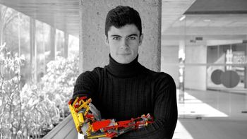 De las piezas de LEGO al récord Guinness: el joven que fabrica prótesis con bloques de construcción De las piezas de LEGO al récord Guinness: el joven que fabrica prótesis con bloques de construcción