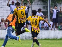 Se vivió una verdadera barbarie en Salta (Foto: @arengadeportiva) Se vivió una verdadera barbarie en Salta (Foto: @arengadeportiva)