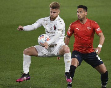 Independiente goleó a Colón y volvió a la punta