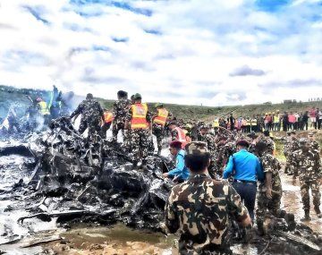 Se estrelló un avión y murieron 18 personas en Nepal.