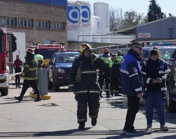 Qué se sabe del piloto que estrelló una avioneta contra una fábrica en Rosario