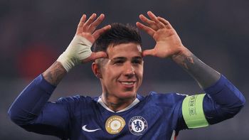 tension en chelsea: crecen los cuestionamientos a enzo fernandez dentro del plantel tension en chelsea: crecen los cuestionamientos a enzo fernandez dentro del plantel