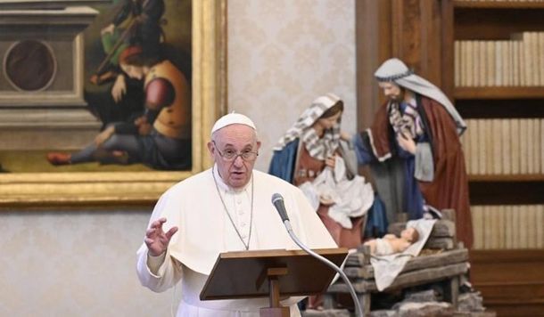 El papa Francisco reapareció en público tras la suspensión de misas por su dolorosa ciática