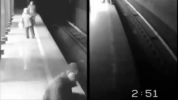 una mujer cayo a las vias y sobrevivio tras el paso de dos trenes