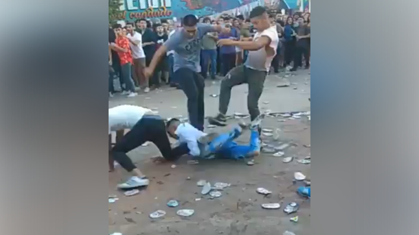 VIDEO: Brutal batalla campal en una facultad de La Plata