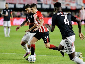 Estudiantes le ganó a Riestra y es uno de los tres punteros