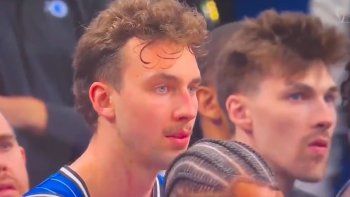 el saludo durante la transmision de un partido de la nba que tento a una relatora: elver... el saludo durante la transmision de un partido de la nba que tento a una relatora: elver...