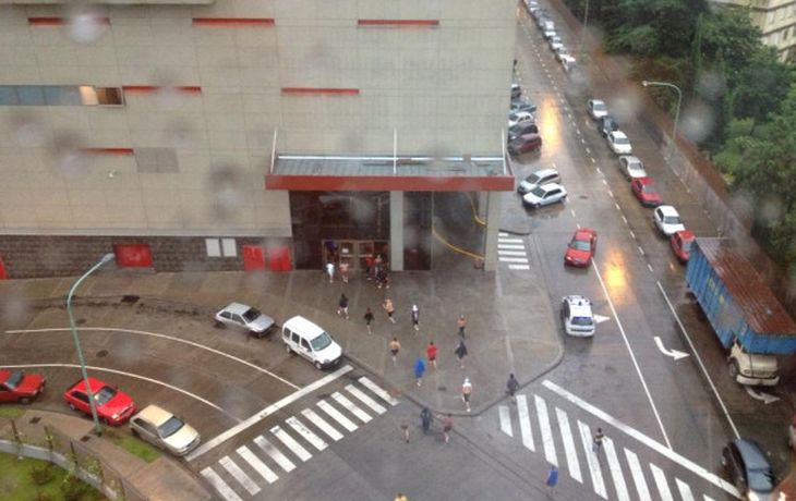 Disturbios y reclamo de vecinos en el shopping Dot