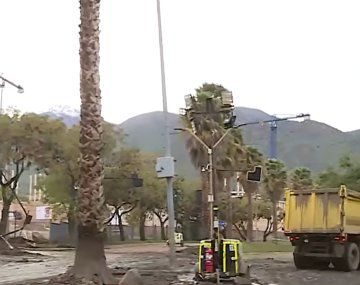 Aluvión en Santiago de Chile, los vecinos vuelven a sus casa con el miedo de que vuelva la lluvia. (Captura de pantalla C5N)