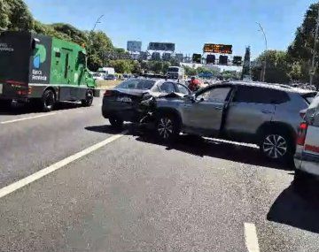Choque en cadena en la General Paz: un hombre de 72 años fue internado