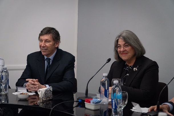 Gustavo Posse junto a Daniella Levine Cava.